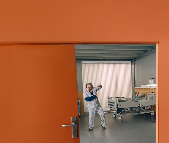 Tanzender Patient im Spital