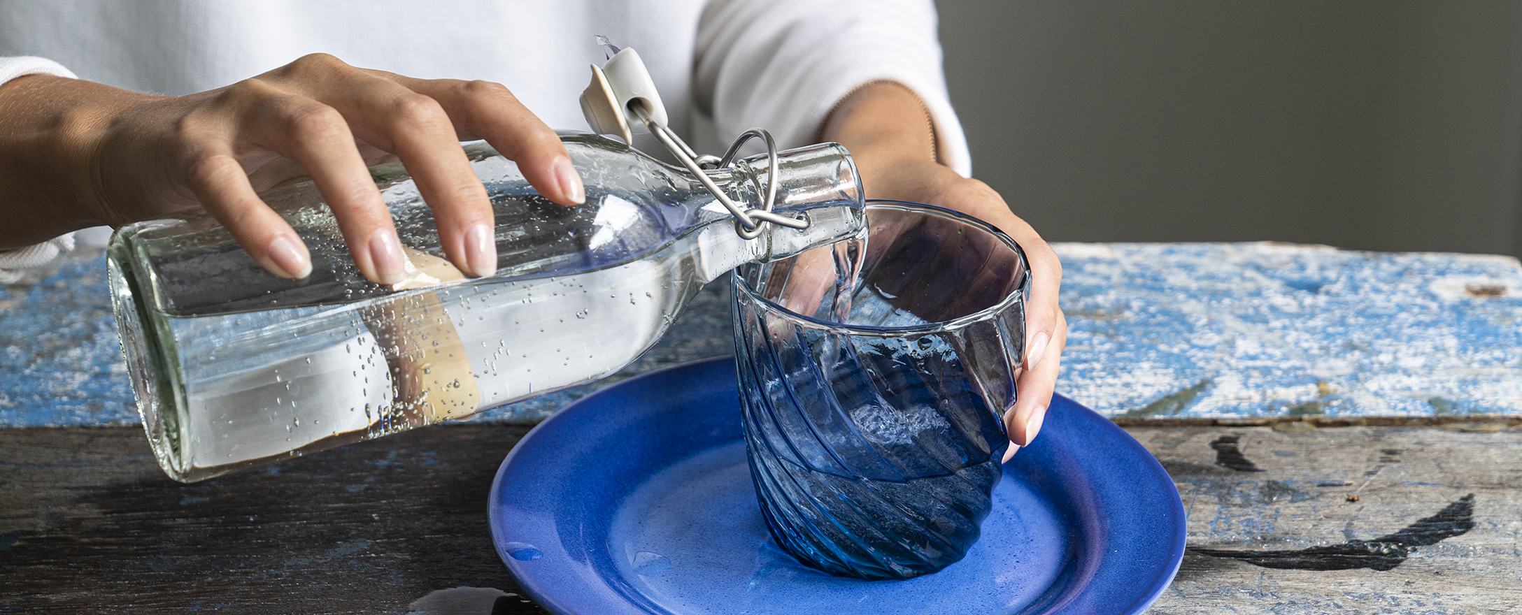Hand Mineralwasser Flasche Glas