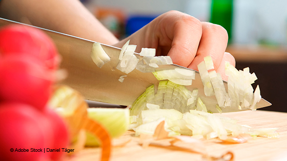 Zwiebel schneiden