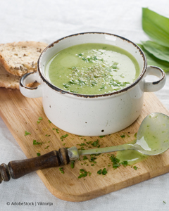 Suppentopf mit Bärlauchsuppe