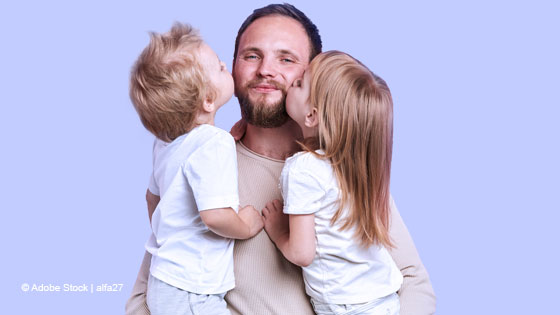 Vater mit seinen Kindern