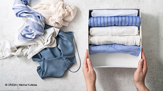 sortiertes Gewand in Schublade