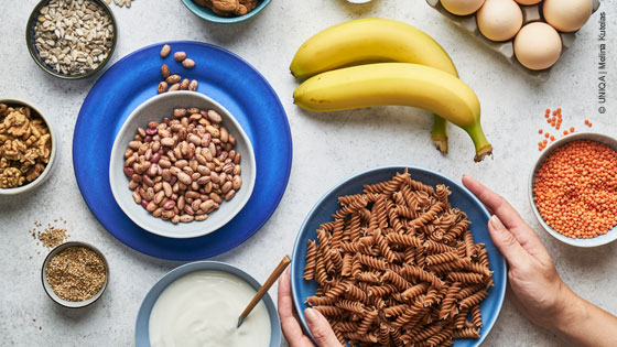 Nudeln, Bananen, Nüsse