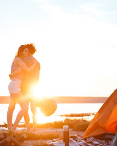 Junges Paar am Strand