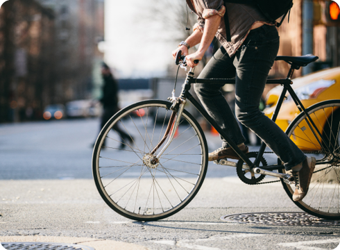 Mann mit Fahrrad