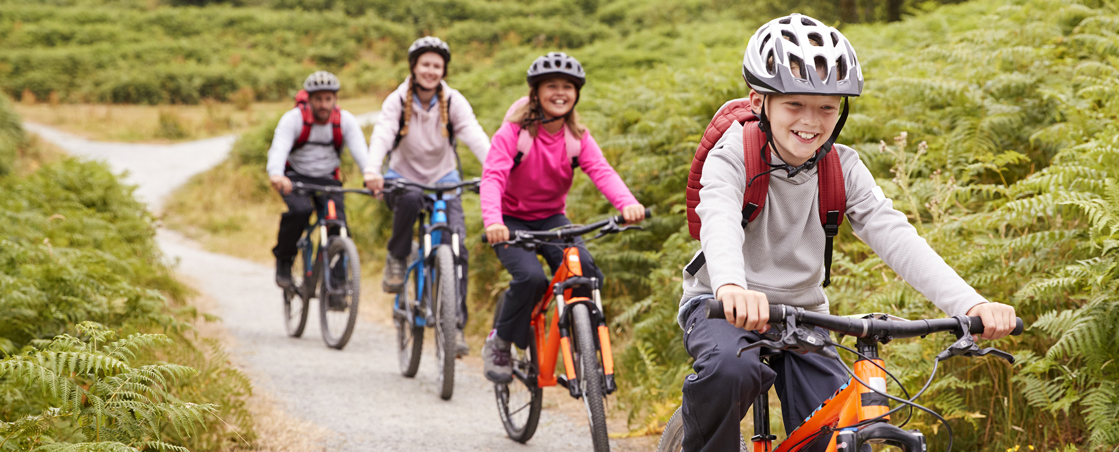 Familie bei einer Radtour