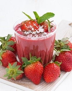 Kokos-Erdbeershake mit Gelatine