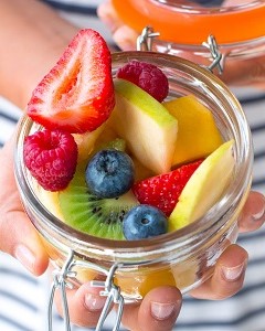 Obstsalat mit Nüssen