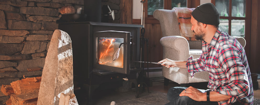Holzofen einheizen