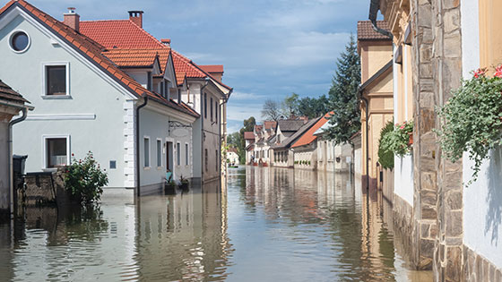 Stadt steht unter Wasser